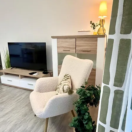 The Elite Downtown 2- Bedroom Ac & Garage Parking Apartman *