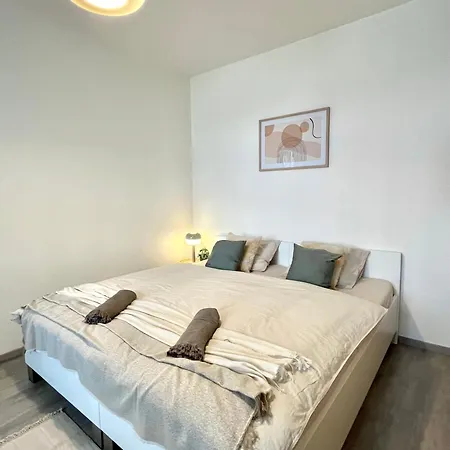 The Elite Downtown 2- Bedroom Ac & Garage Parking Lägenhet *