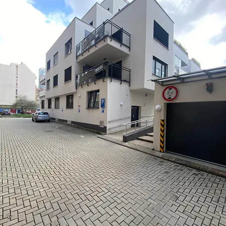 The Elite Downtown 2- Bedroom Ac & Garage Parking Apartman