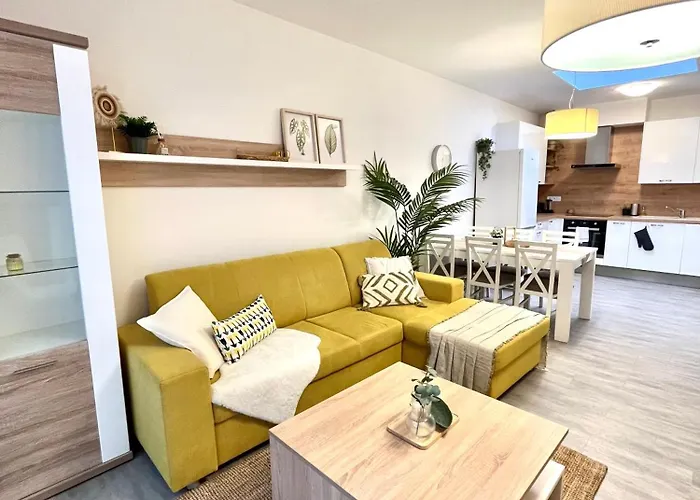 The Elite Downtown 2- Bedroom Ac & Garage Parking Bratislava