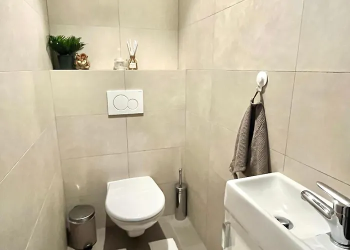 The Elite Downtown 2- Bedroom Ac & Garage Parking * Bratislava