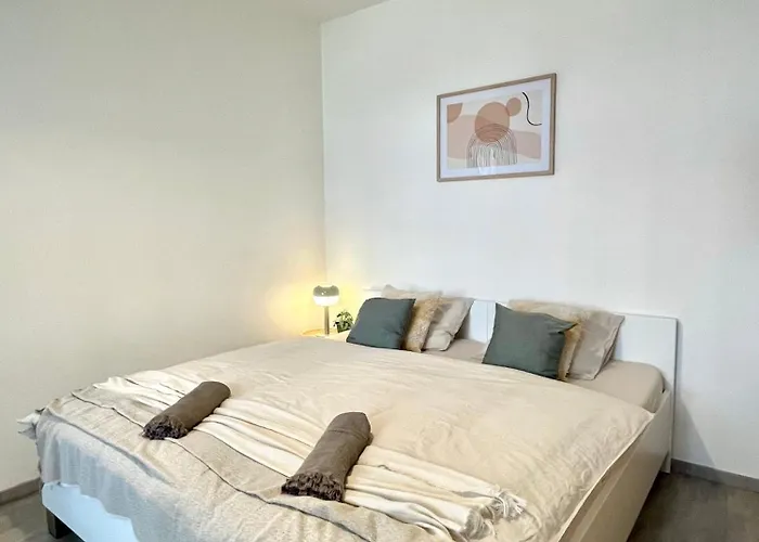 The Elite Downtown 2- Bedroom Ac & Garage Parking Apartament *