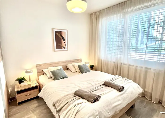 Apartament The Elite Downtown 2- Bedroom Ac & Garage Parking *