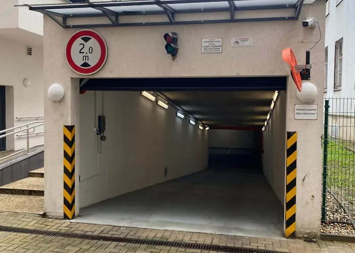 アパート The Elite Downtown 2- Bedroom Ac & Garage Parking ブラチスラヴァ