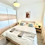 The Elite Downtown 2- Bedroom Ac & Garage Parking アパート