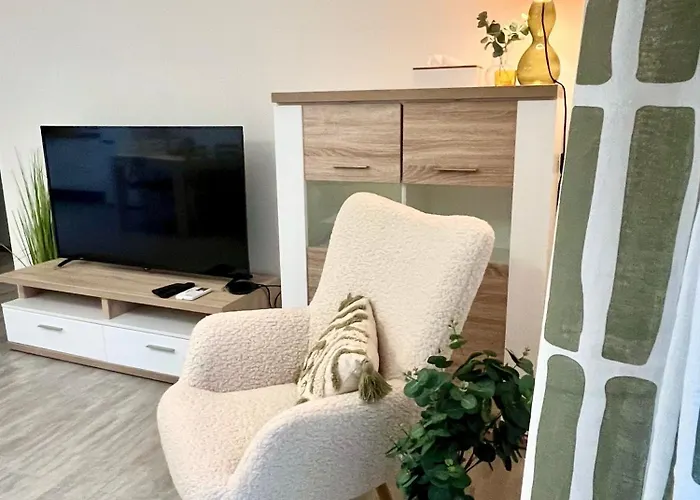 The Elite Downtown 2- Bedroom Ac & Garage Parking Appartement *