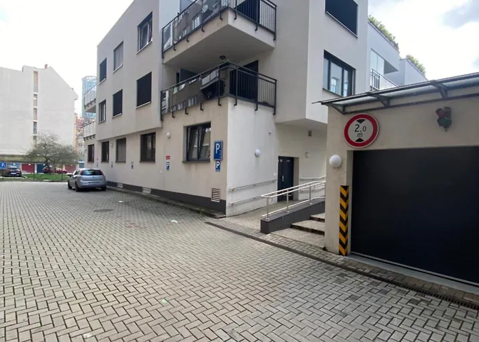 The Elite Downtown 2- Bedroom Ac & Garage Parking Appartement